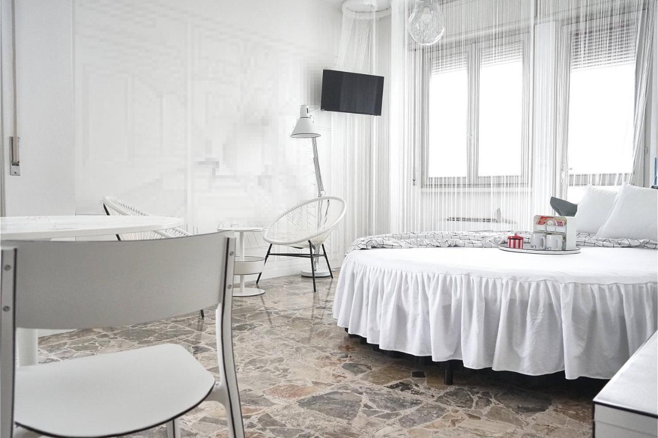 Bed and Breakfast Bb Sharingloft Sirmione Exterior foto